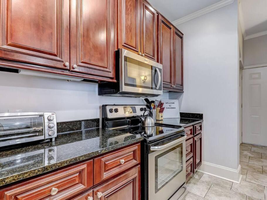 Historic Savannah Gold Private Condo With Pool - 2Bed, 1&Half Bath, Sleeps 6, 1St Floor, 15 Min Walk To Historic Savannah Center And All Attractions Dış mekan fotoğraf