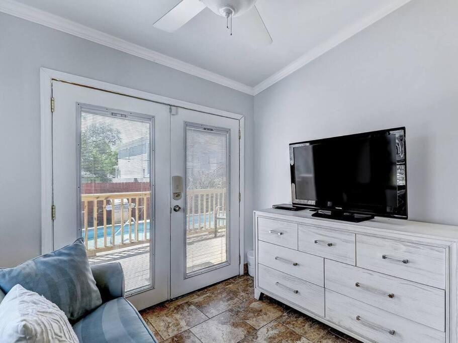 Historic Savannah Gold Private Condo With Pool - 2Bed, 1&Half Bath, Sleeps 6, 1St Floor, 15 Min Walk To Historic Savannah Center And All Attractions Dış mekan fotoğraf