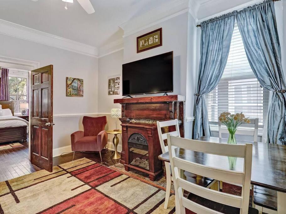 Historic Savannah Gold Private Condo With Pool - 2Bed, 1&Half Bath, Sleeps 6, 1St Floor, 15 Min Walk To Historic Savannah Center And All Attractions Dış mekan fotoğraf