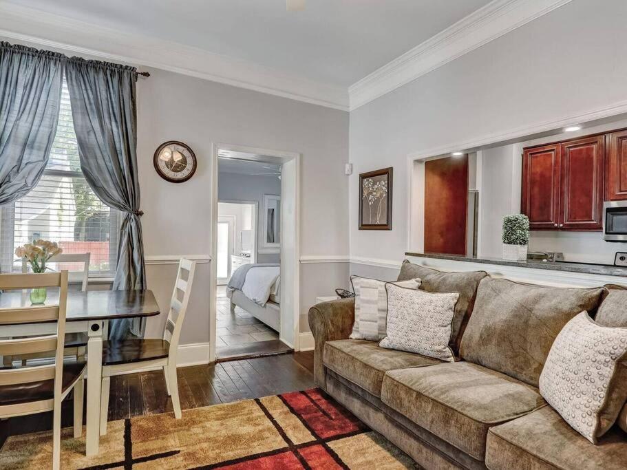 Historic Savannah Gold Private Condo With Pool - 2Bed, 1&Half Bath, Sleeps 6, 1St Floor, 15 Min Walk To Historic Savannah Center And All Attractions Dış mekan fotoğraf